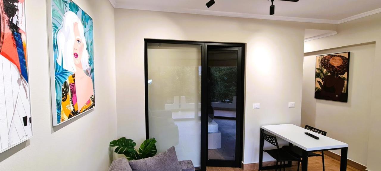 2V1 - Center Apartment 1 Tirana Exterior foto